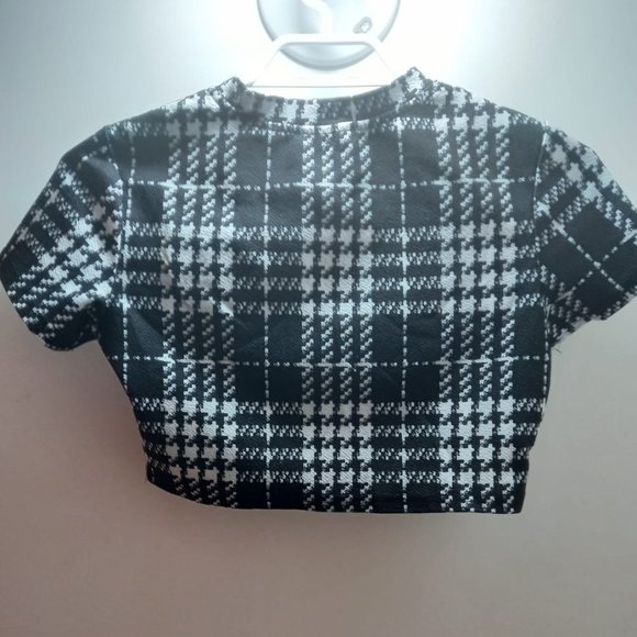 Geometric Patterned Crop Top - Picture 2 of 3